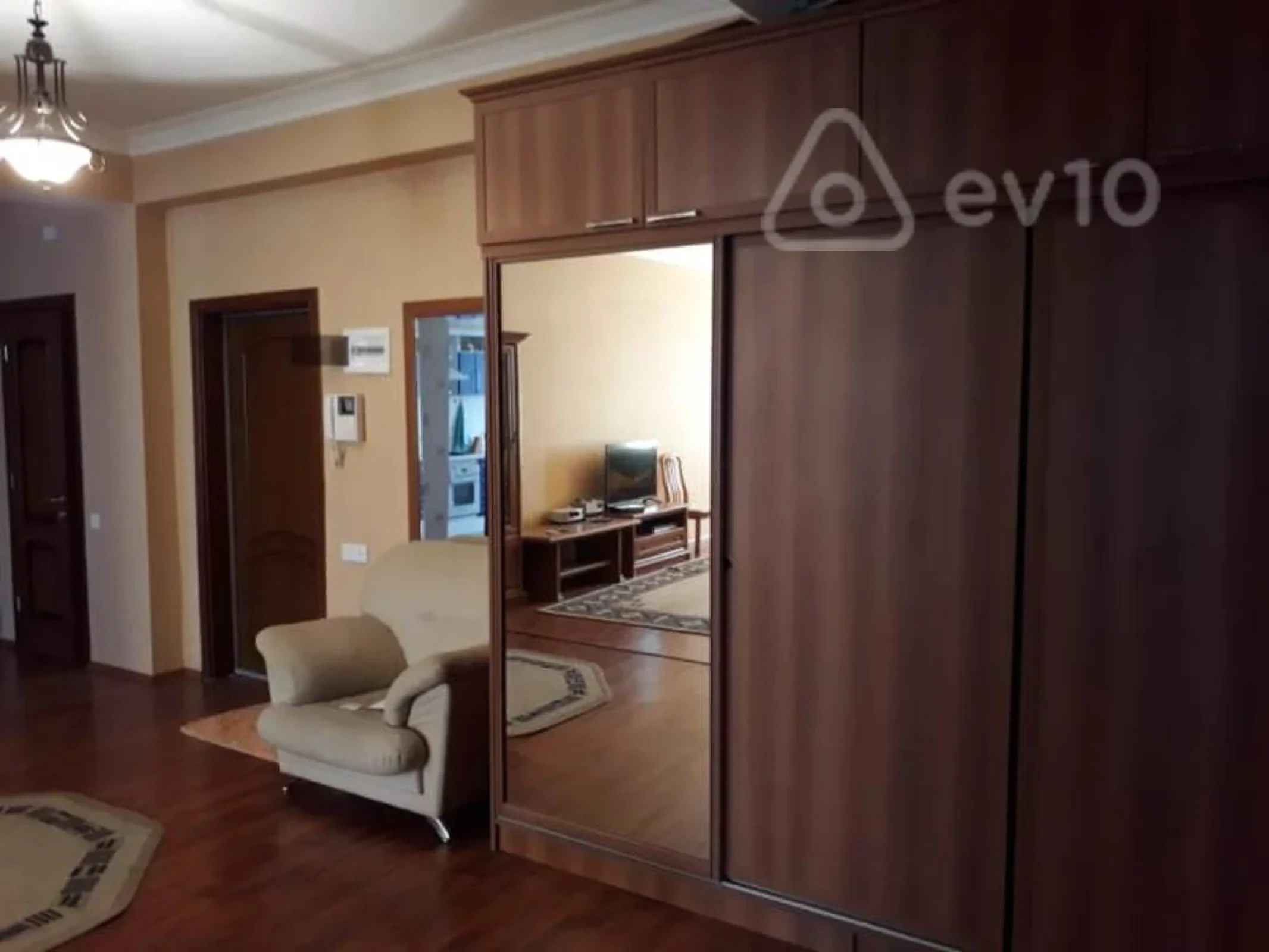 Kirayə verilir 3 otaqlı yeni tikili 140 m²