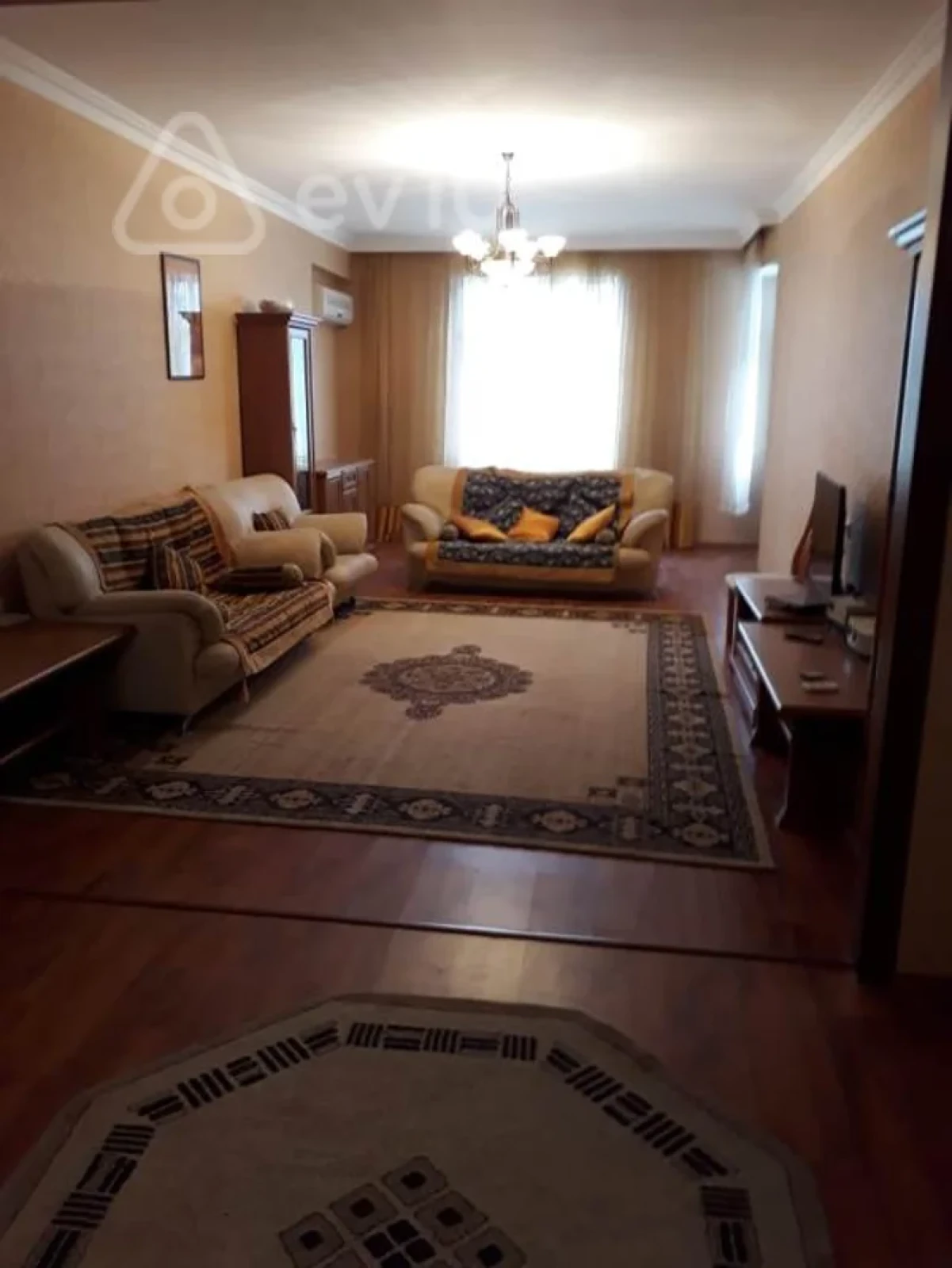 Kirayə verilir 3 otaqlı yeni tikili 140 m²