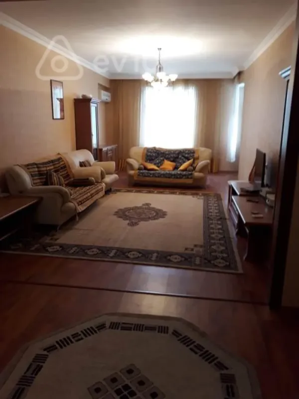 Kirayə verilir 3 otaqlı yeni tikili 140 m²