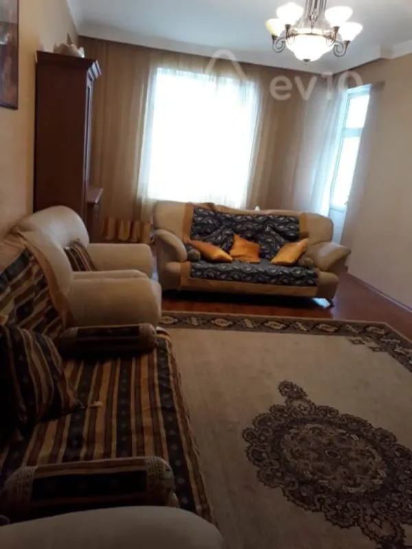 Kirayə verilir 3 otaqlı yeni tikili 140 m²