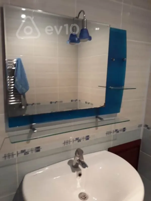 Kirayə verilir 3 otaqlı yeni tikili 140 m²