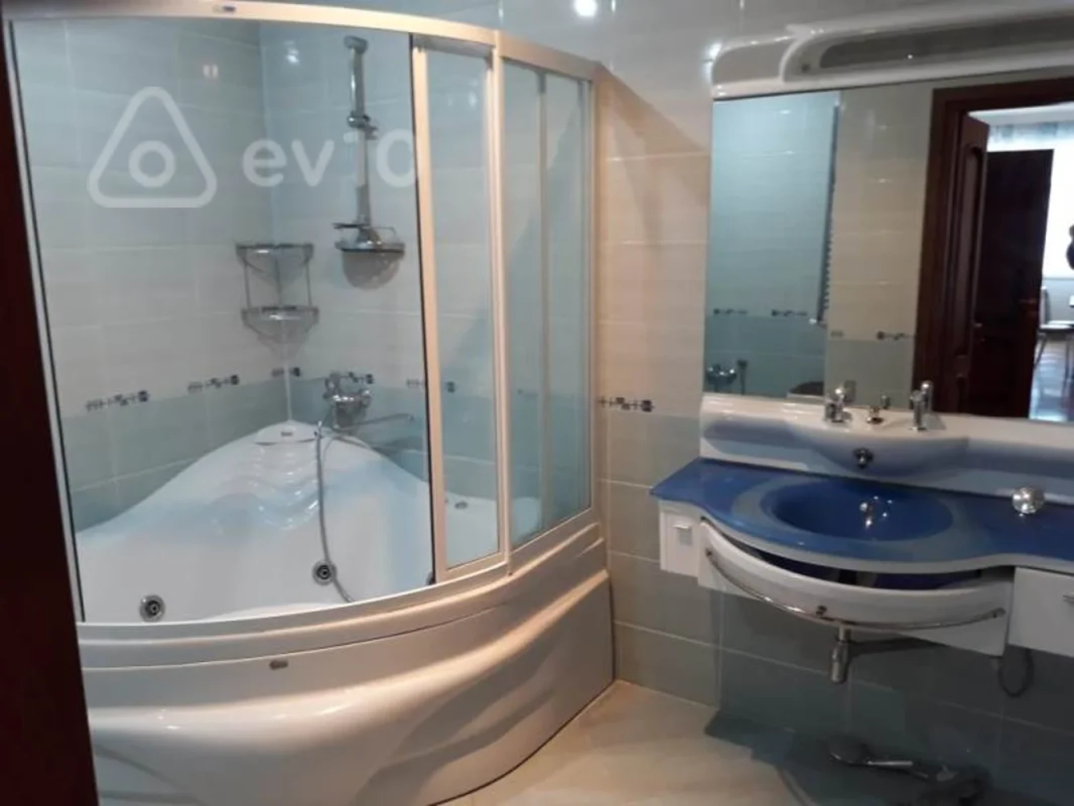 Kirayə verilir 3 otaqlı yeni tikili 140 m²