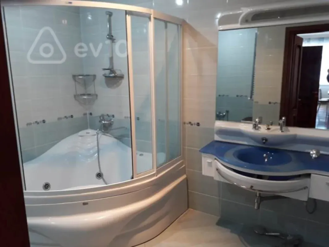 Kirayə verilir 3 otaqlı yeni tikili 140 m²