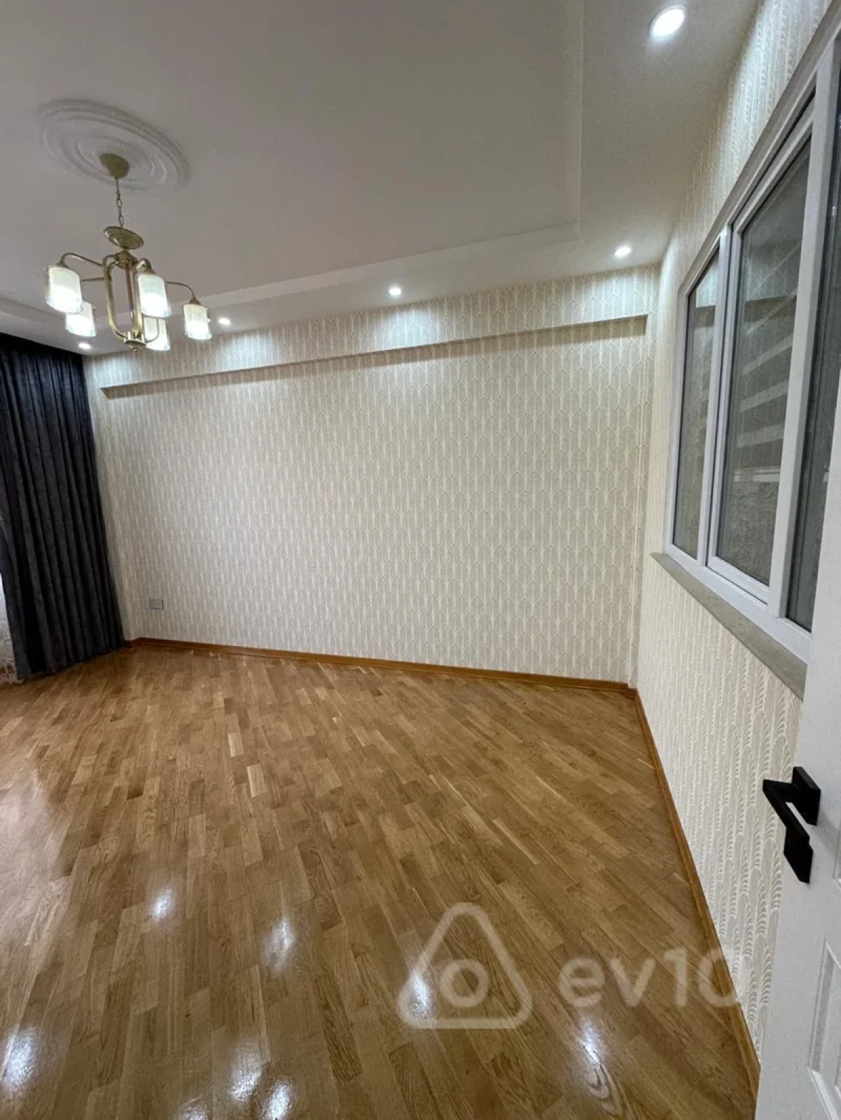 Satılır 3 otaqlı yeni tikili 85 m²