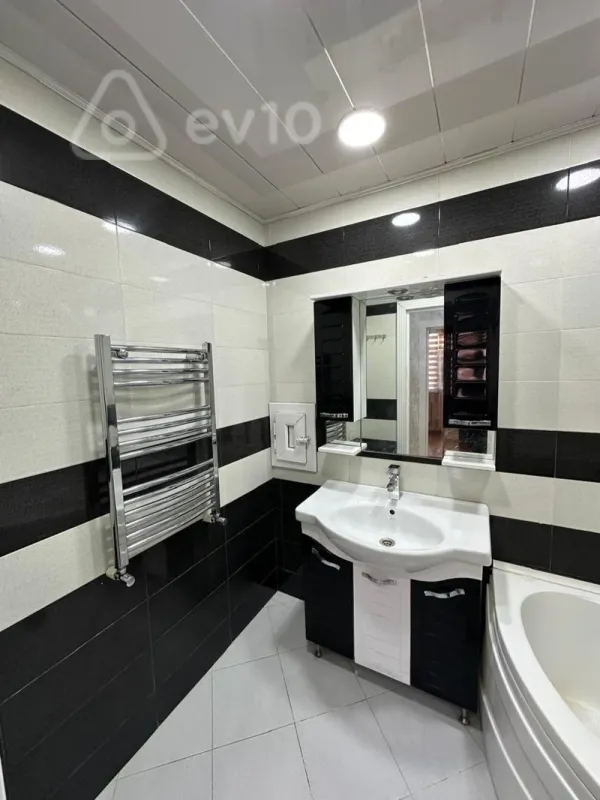 Satılır 3 otaqlı yeni tikili 85 m²