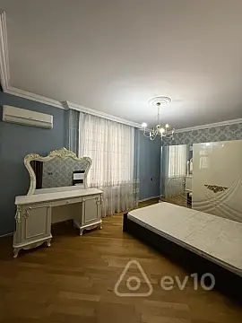 Kirayə verilir 3 otaqlı yeni tikili 135 m²