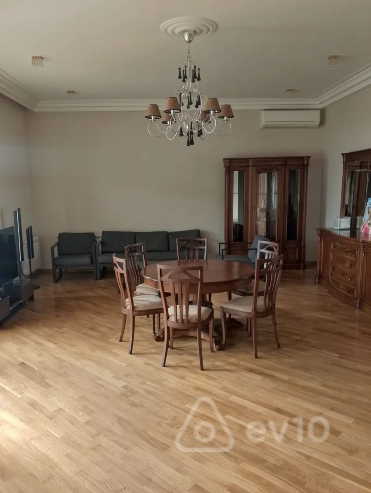 Kirayə verilir 6 otaqlı həyət evi 600 m²