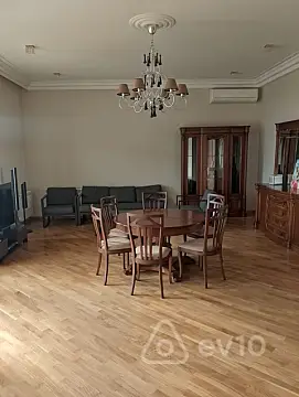 Kirayə verilir 6 otaqlı həyət evi 600 m²