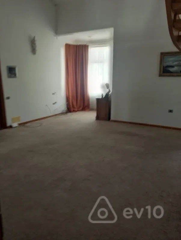 Kirayə verilir 6 otaqlı həyət evi 600 m²