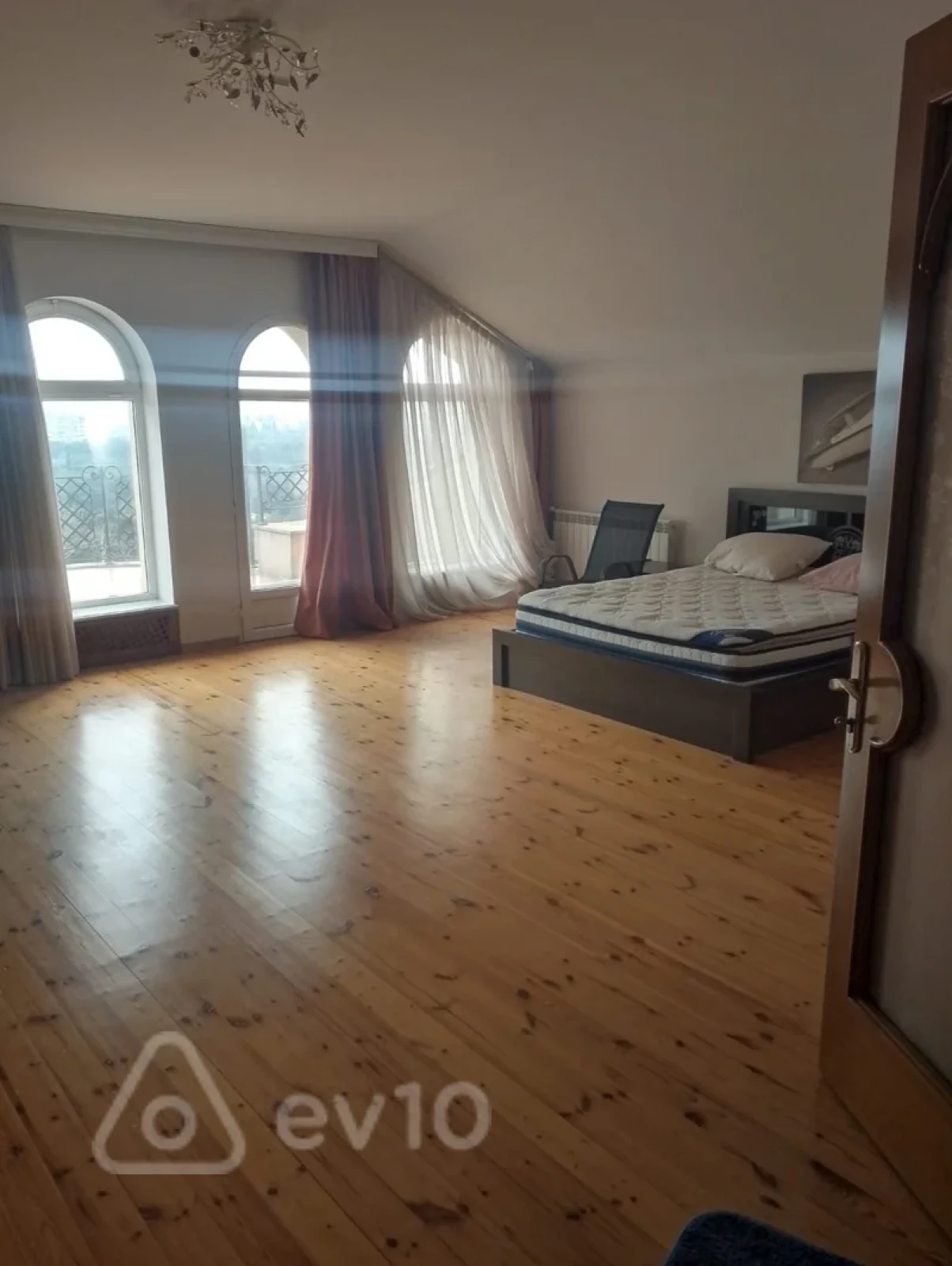 Kirayə verilir 6 otaqlı həyət evi 600 m²