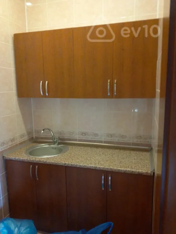 Kirayə verilir 6 otaqlı həyət evi 600 m²