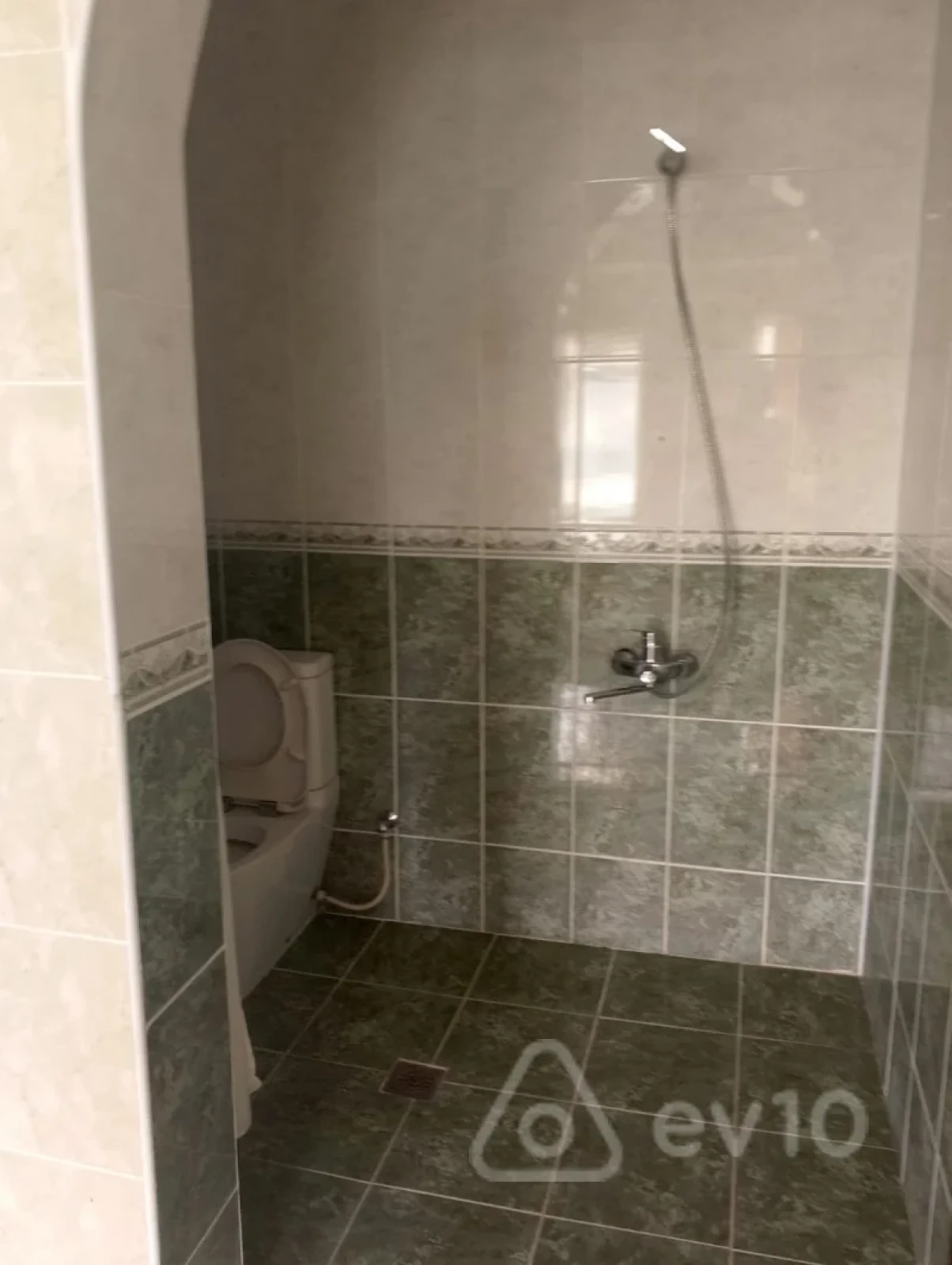 Kirayə verilir 6 otaqlı həyət evi 600 m²