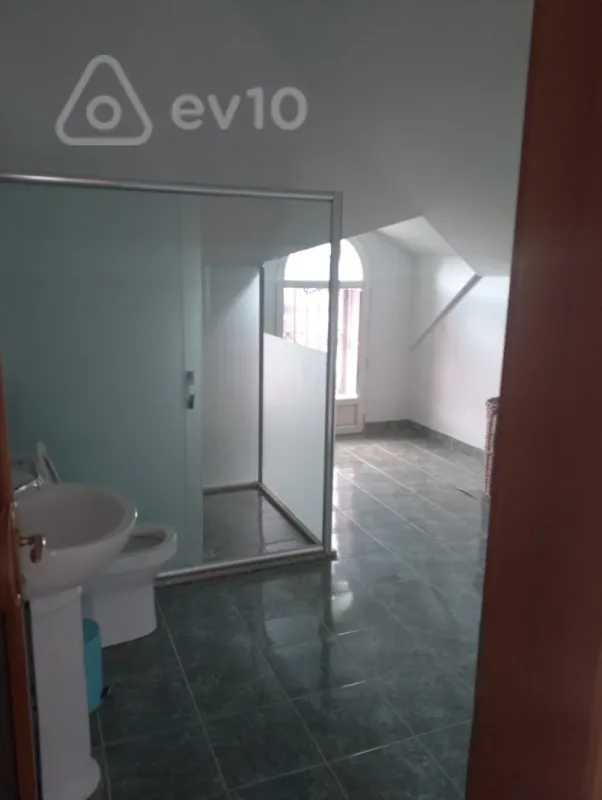 Kirayə verilir 6 otaqlı həyət evi 600 m²