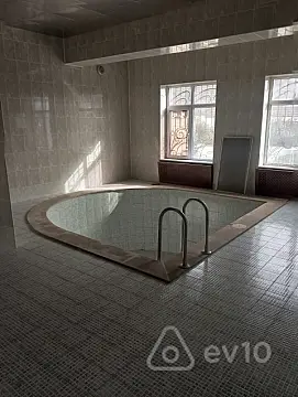 Kirayə verilir 6 otaqlı həyət evi 600 m²