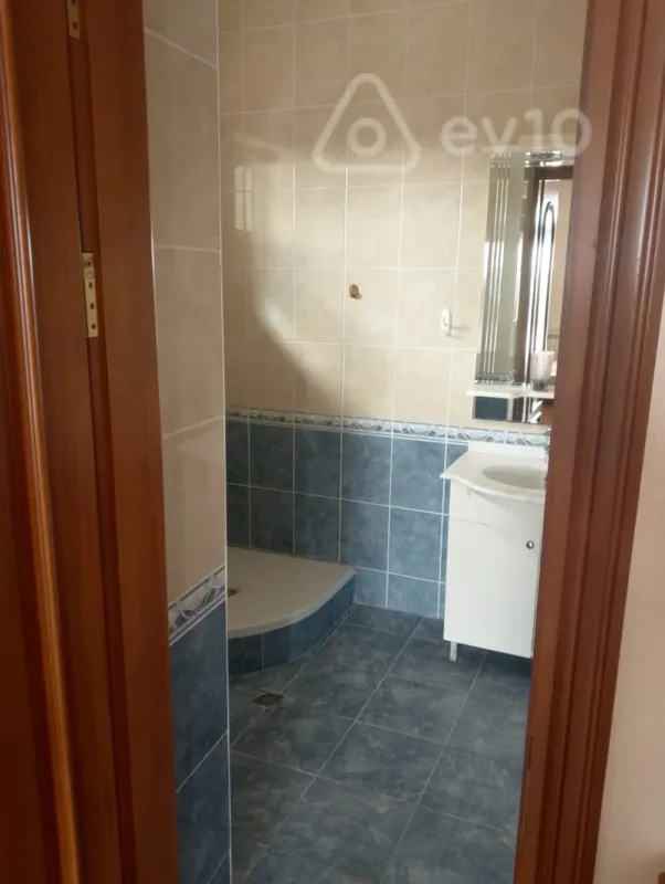 Kirayə verilir 6 otaqlı həyət evi 600 m²