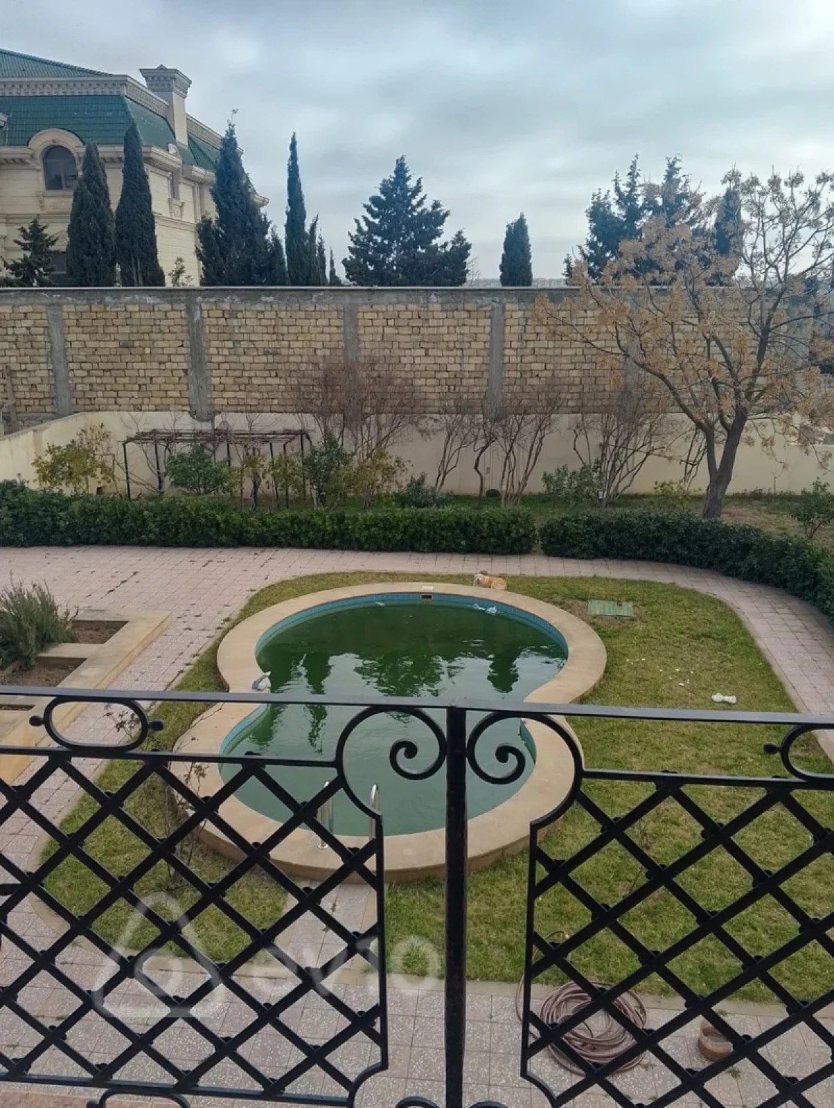 Kirayə verilir 6 otaqlı həyət evi 600 m²