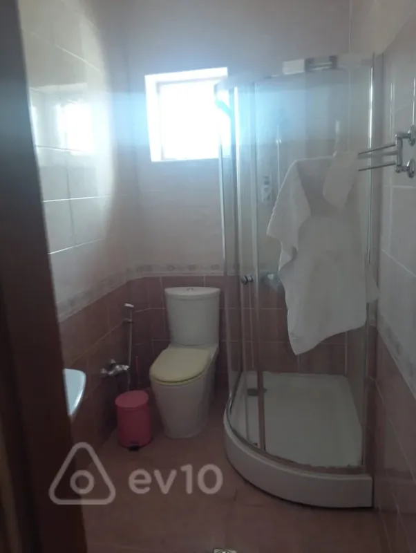 Kirayə verilir 6 otaqlı həyət evi 600 m²