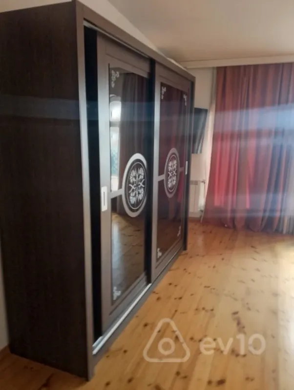 Kirayə verilir 6 otaqlı həyət evi 600 m²