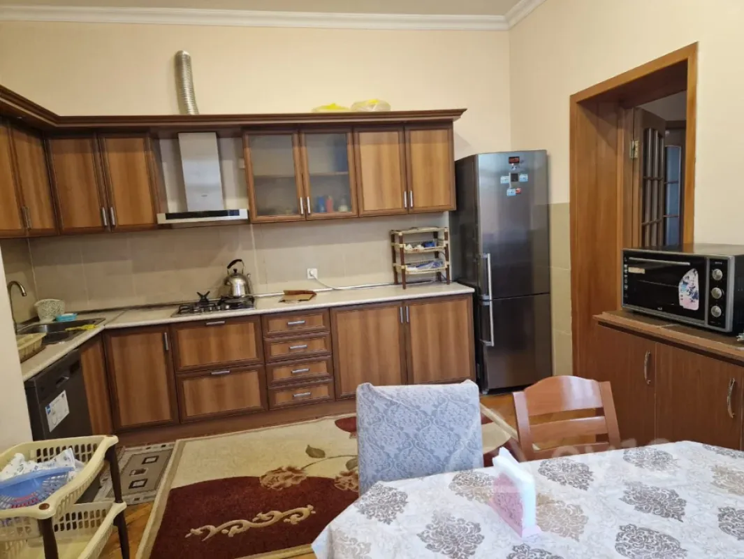 Kirayə verilir 6 otaqlı həyət evi 240 m²