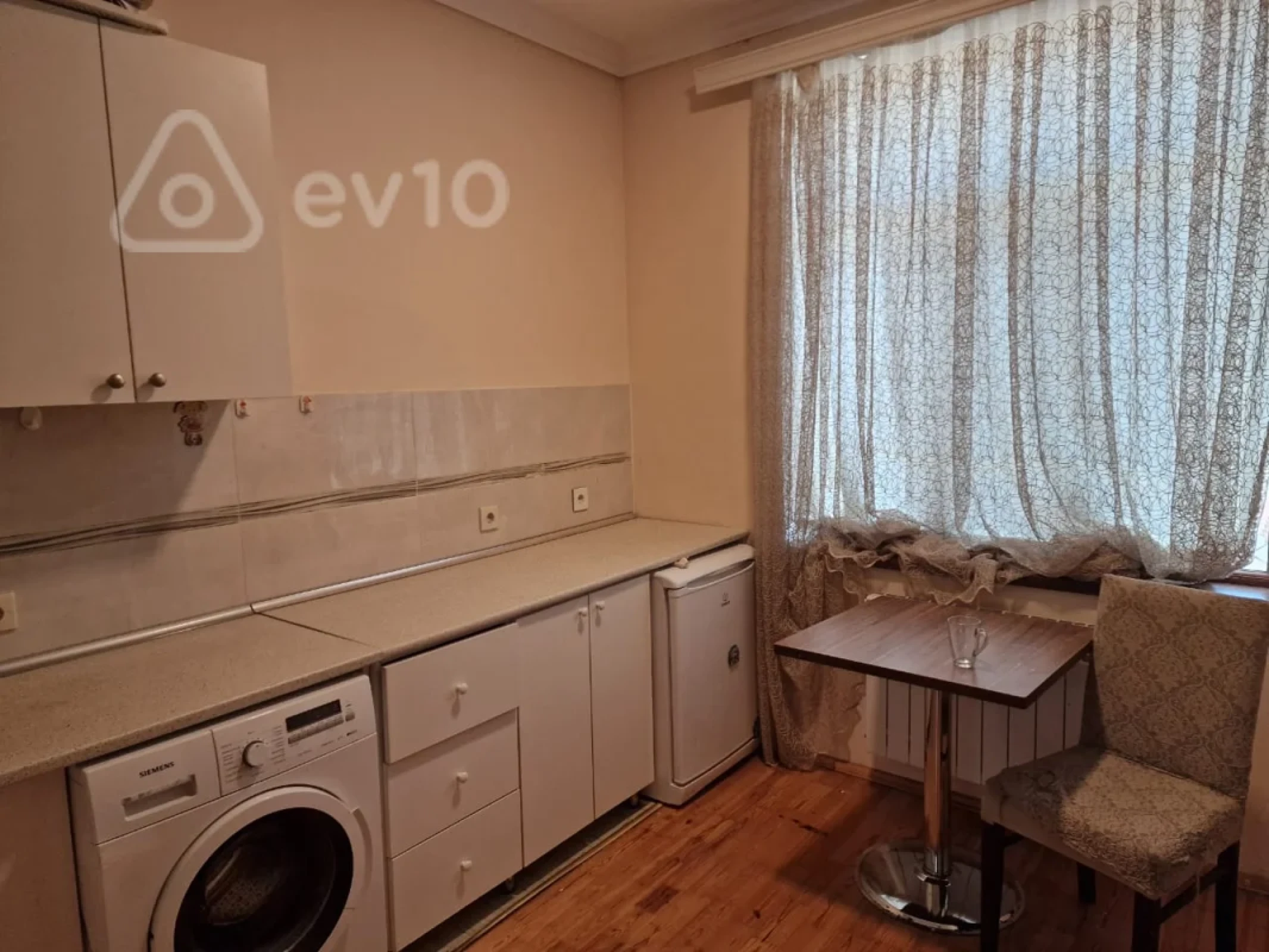 Kirayə verilir 6 otaqlı həyət evi 240 m²