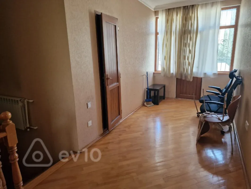 Kirayə verilir 6 otaqlı həyət evi 240 m²