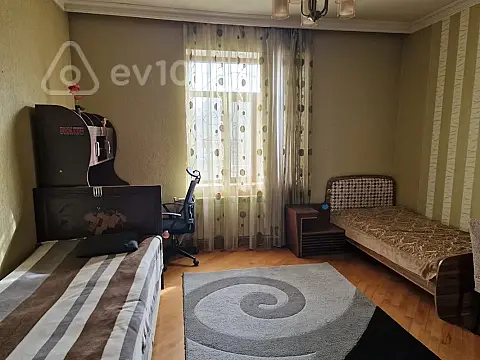 Kirayə verilir 6 otaqlı həyət evi 240 m²