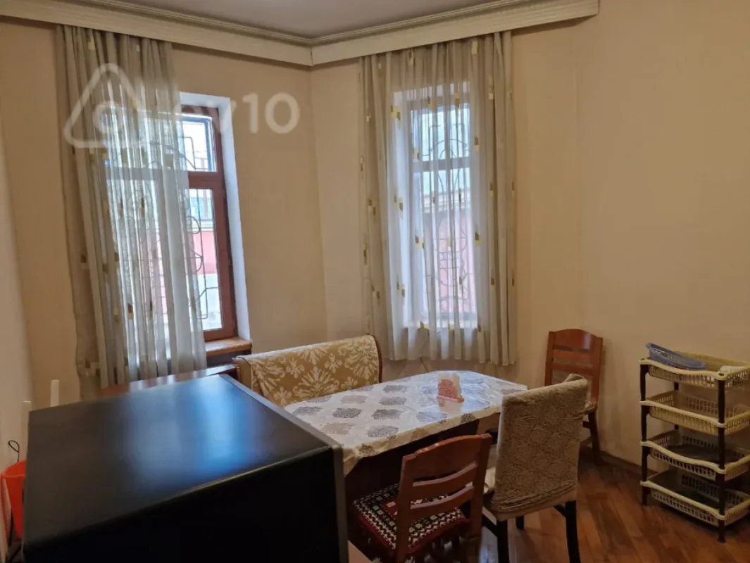 Kirayə verilir 6 otaqlı həyət evi 240 m²