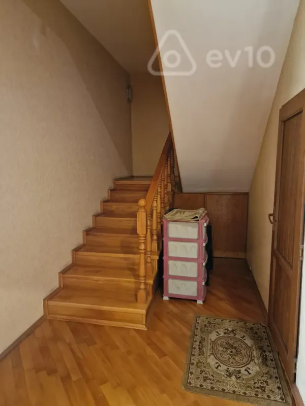 Kirayə verilir 6 otaqlı həyət evi 240 m²