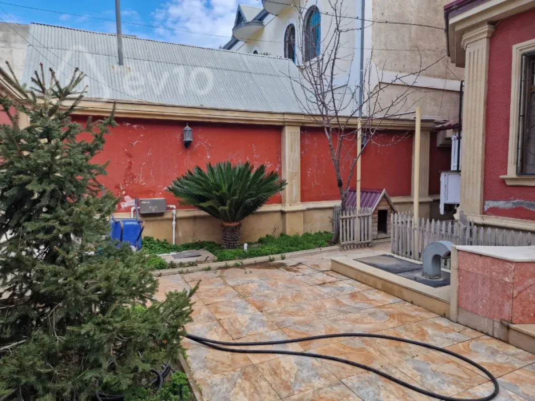 Kirayə verilir 6 otaqlı həyət evi 240 m²