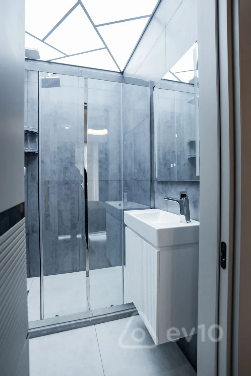 Kirayə verilir 3 otaqlı yeni tikili 120 m²