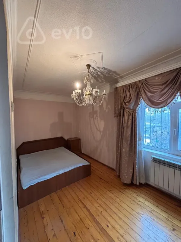 Kirayə verilir 2 otaqlı köhnə tikili 45 m²