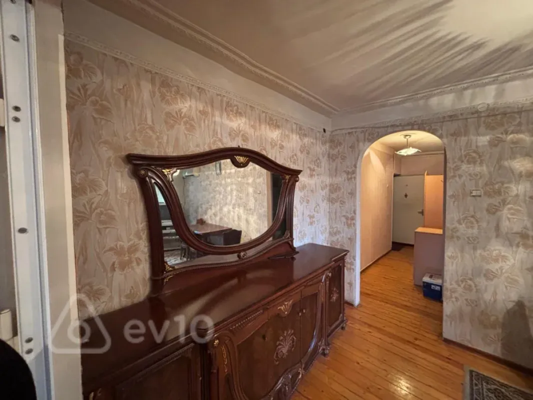 Kirayə verilir 2 otaqlı köhnə tikili 45 m²