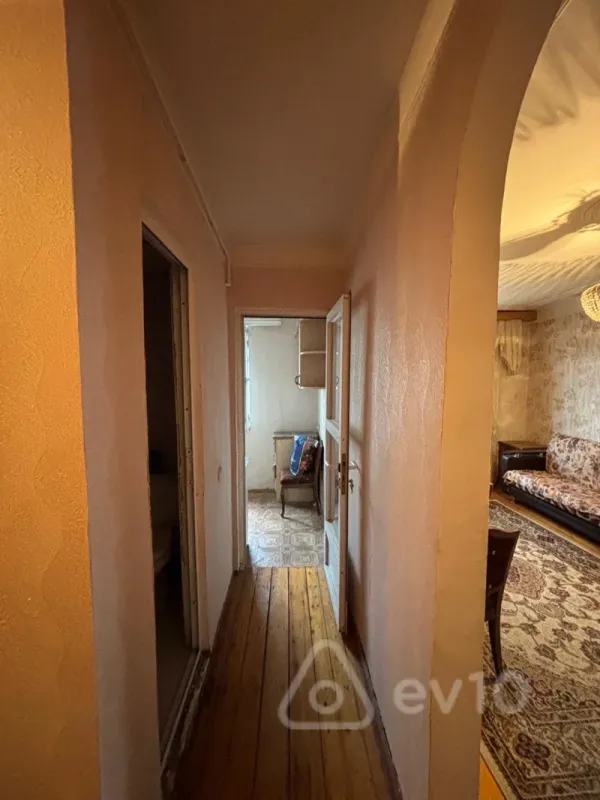 Kirayə verilir 2 otaqlı köhnə tikili 45 m²