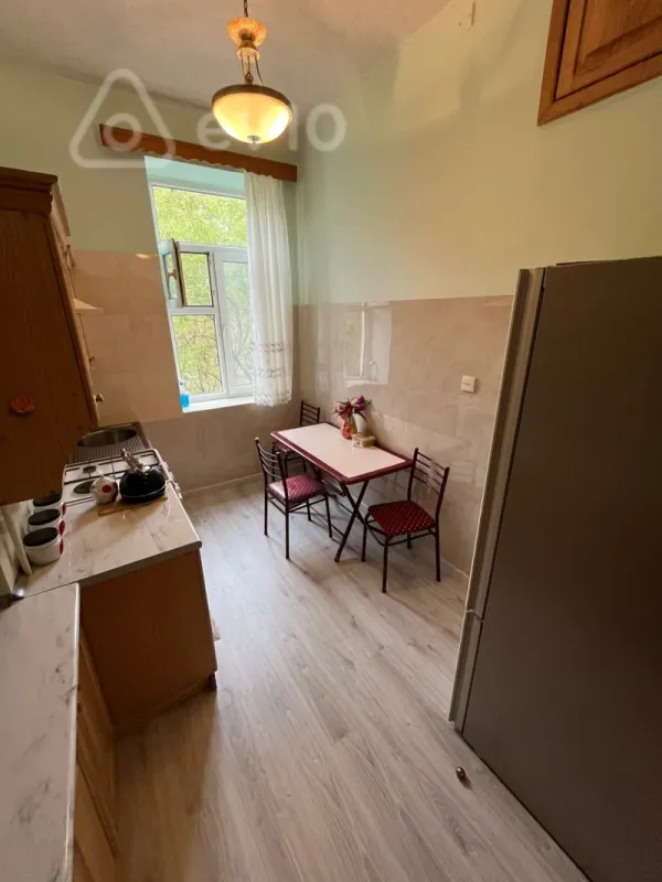 Kirayə verilir 3 otaqlı köhnə tikili 80 m²