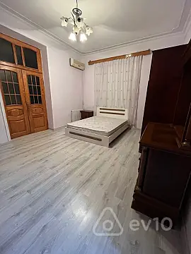 Kirayə verilir 3 otaqlı köhnə tikili 80 m²