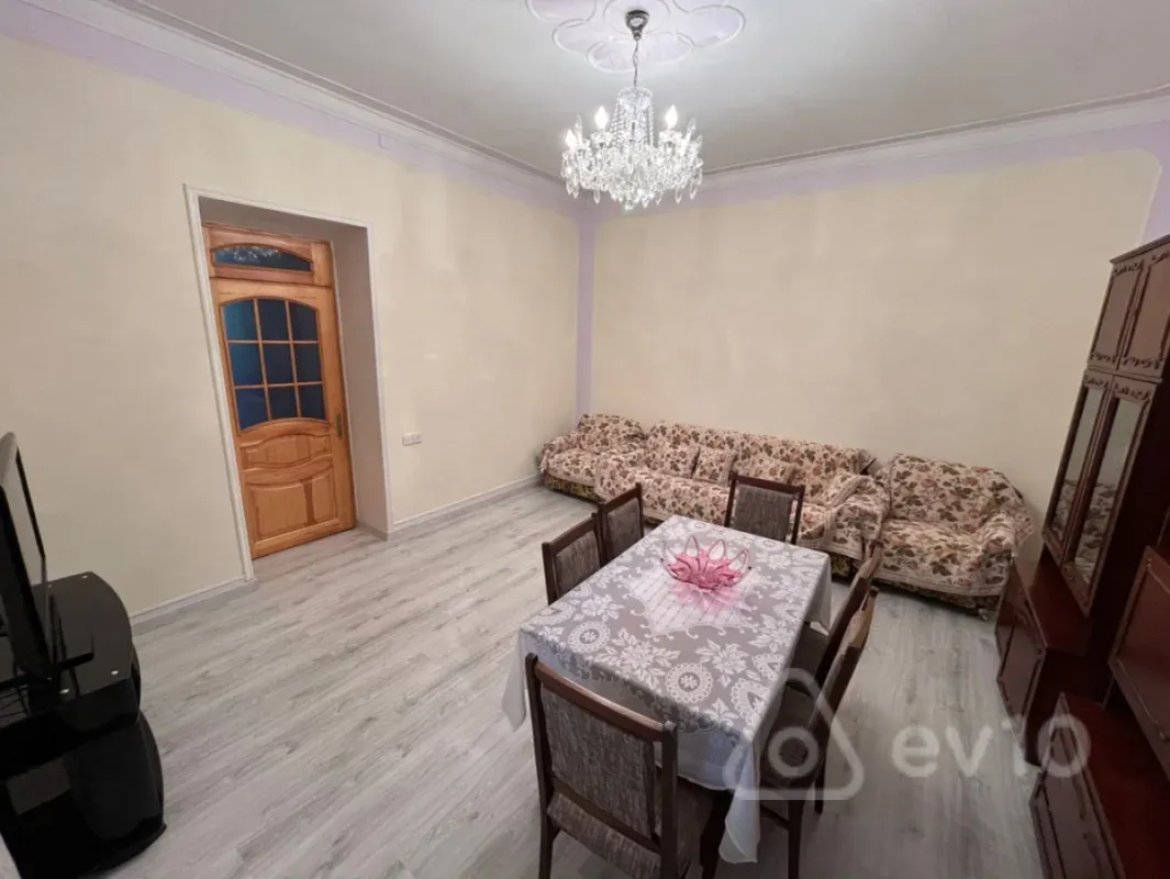 Kirayə verilir 3 otaqlı köhnə tikili 80 m²