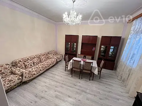Kirayə verilir 3 otaqlı köhnə tikili 80 m²