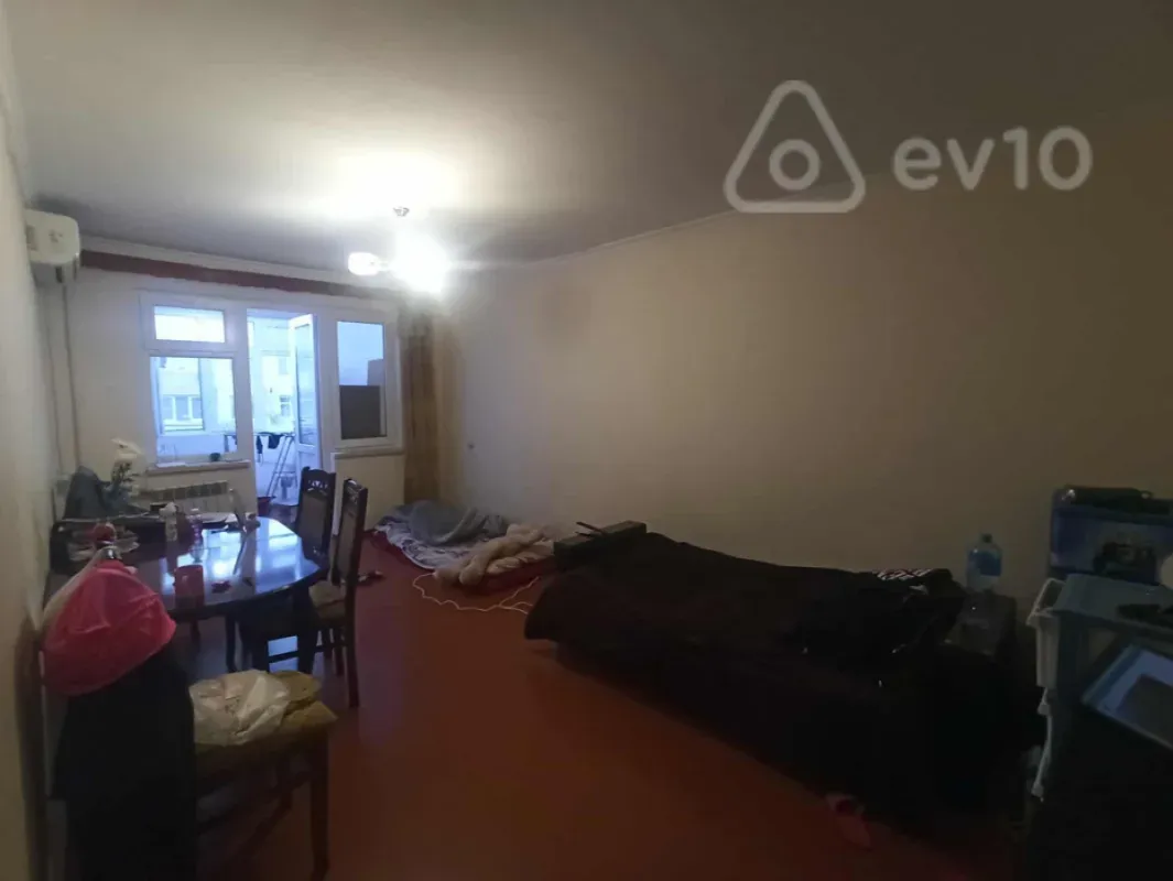 Kirayə verilir 2 otaqlı köhnə tikili 90 m²