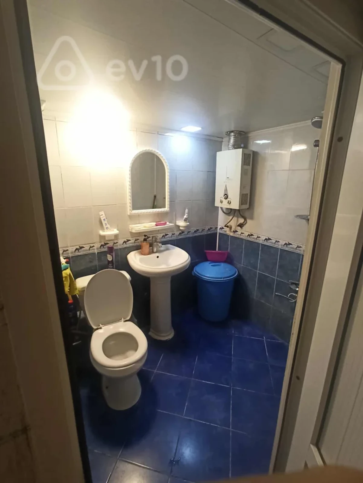 Kirayə verilir 2 otaqlı köhnə tikili 90 m²