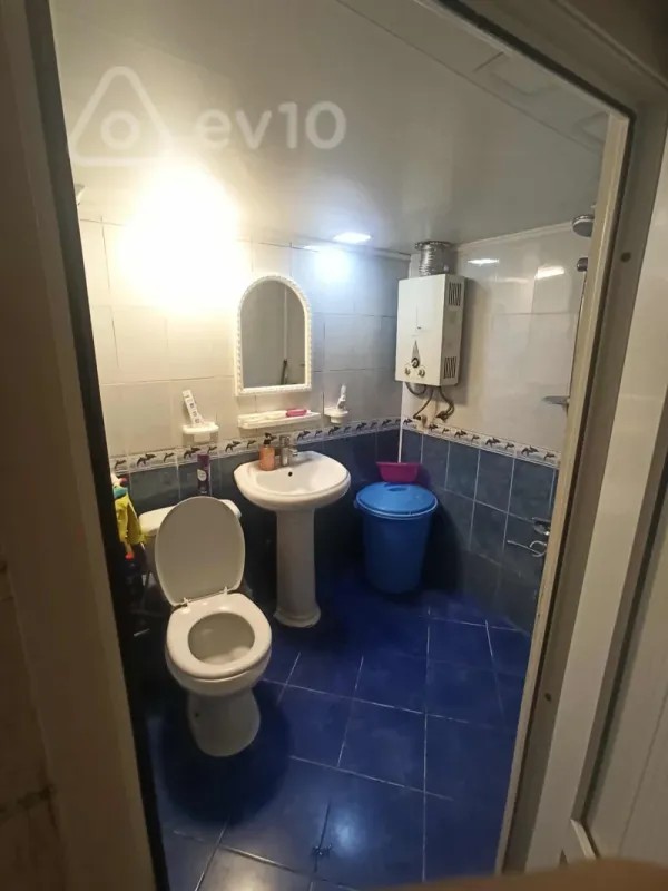 Kirayə verilir 2 otaqlı köhnə tikili 90 m²