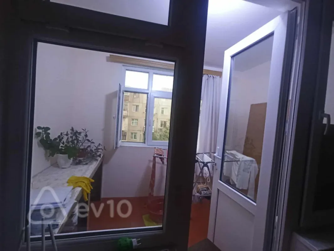 Kirayə verilir 2 otaqlı köhnə tikili 90 m²