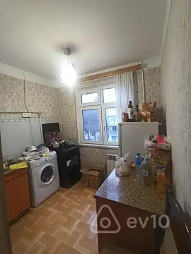 Kirayə verilir 2 otaqlı köhnə tikili 90 m²