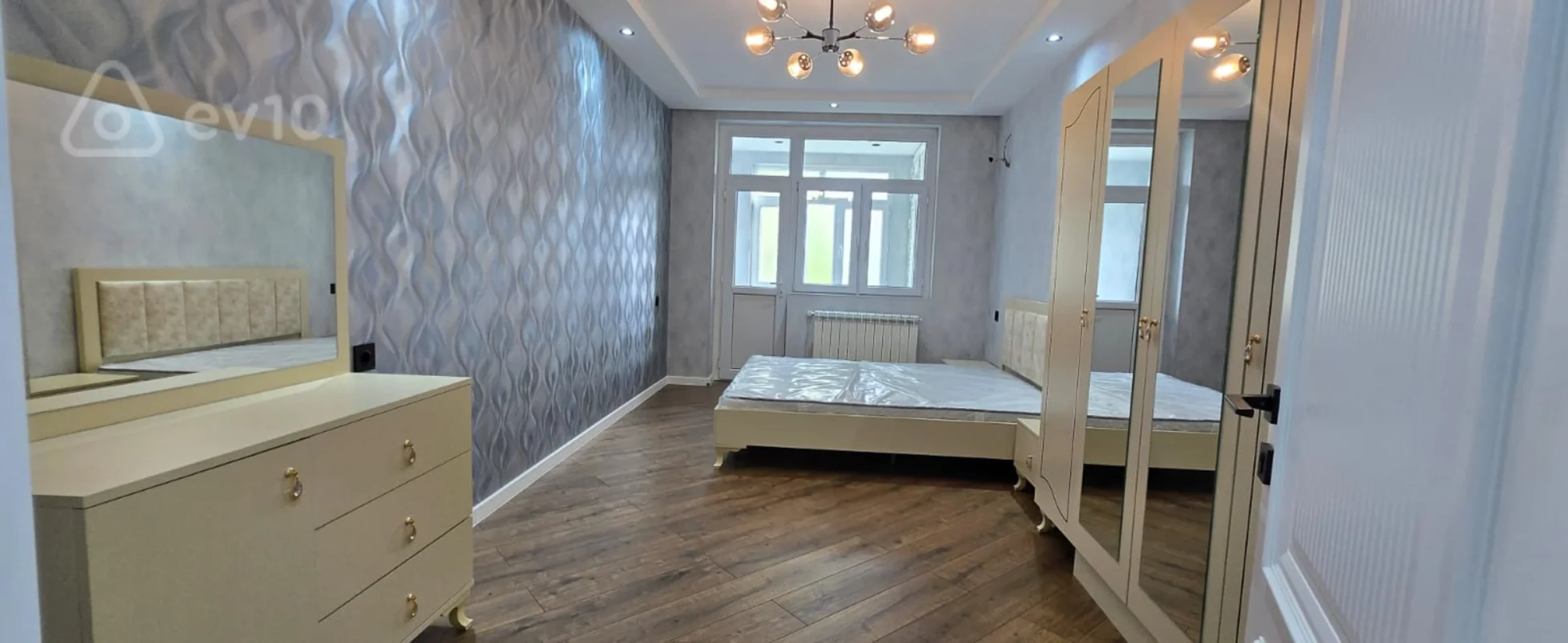 Kirayə verilir 5 otaqlı köhnə tikili 120 m²