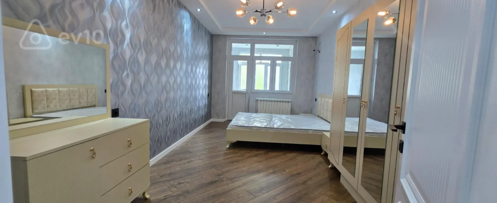 Kirayə verilir 5 otaqlı köhnə tikili 120 m²