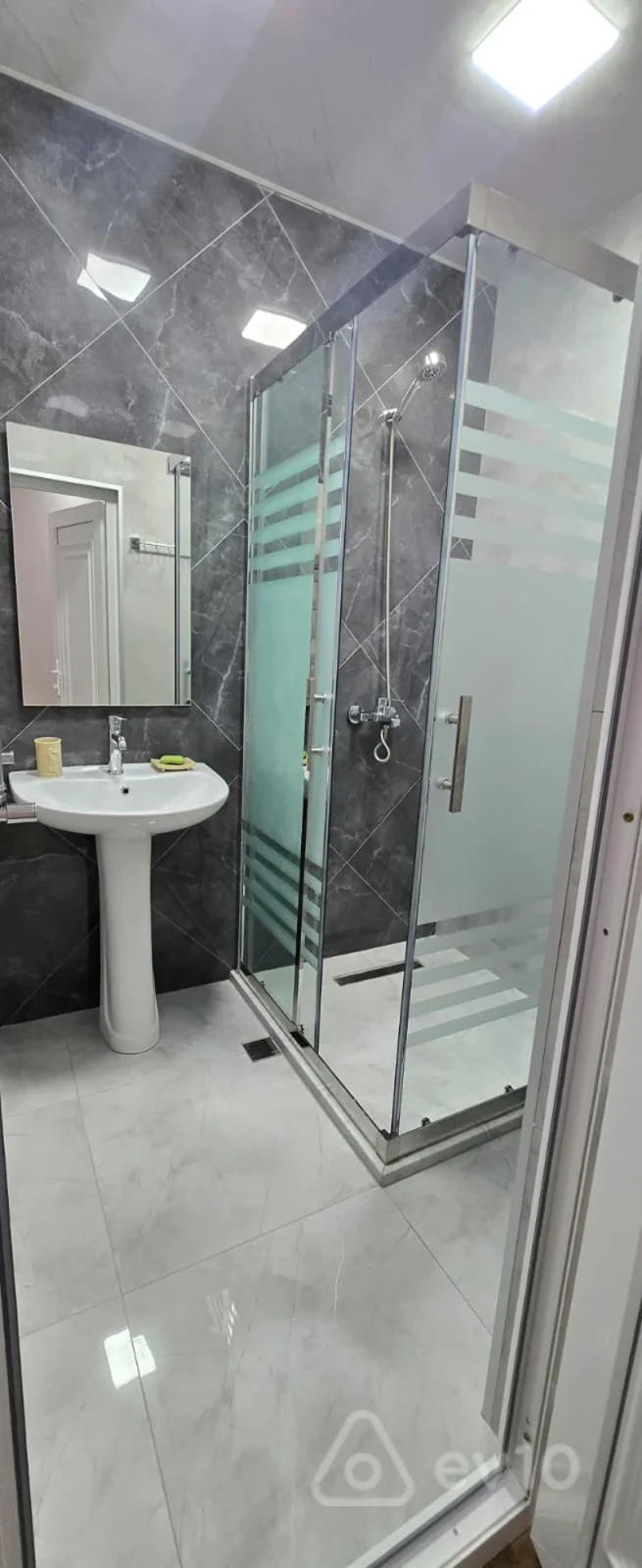 Kirayə verilir 5 otaqlı köhnə tikili 120 m²