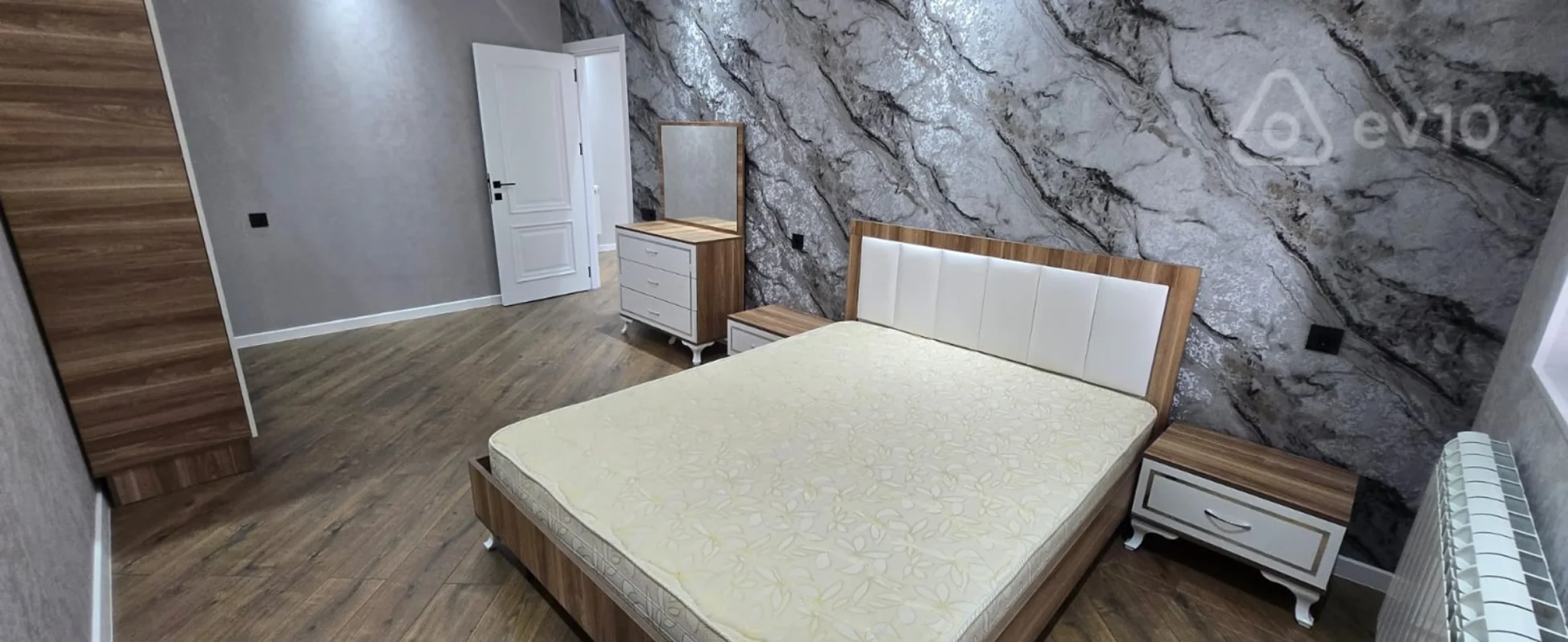 Kirayə verilir 5 otaqlı köhnə tikili 120 m²