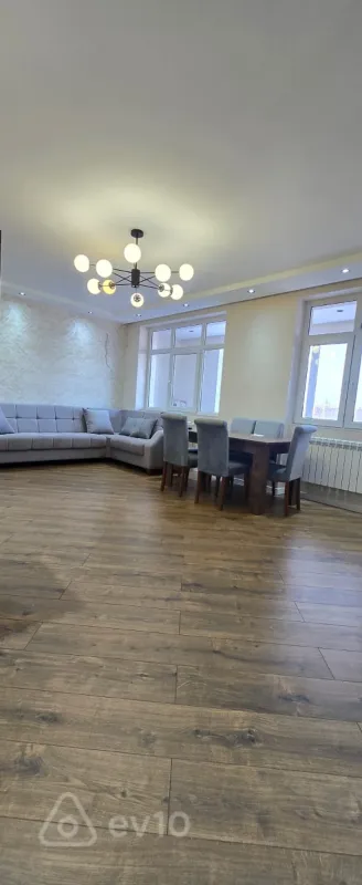 Kirayə verilir 5 otaqlı köhnə tikili 120 m²