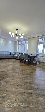 Kirayə verilir 5 otaqlı köhnə tikili 120 m²