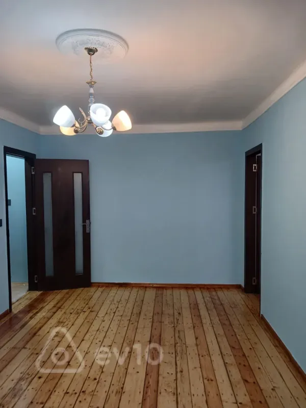 Kirayə verilir 2 otaqlı köhnə tikili 48 m²