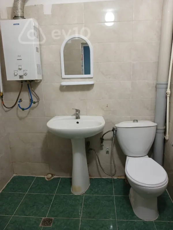 Kirayə verilir 2 otaqlı köhnə tikili 48 m²